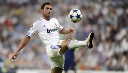 九游官网下载电脑版-射箭飞镖对抗赛，精准射击技艺比拼，飞镖与射击射箭的区别