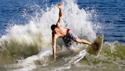 九游官网pc-泰国骑手Natchinapha Rattanachotirat在“Princess’s Cup Thailand 2024”中赢得FEI SEA Cup冠军，展现出色表现。